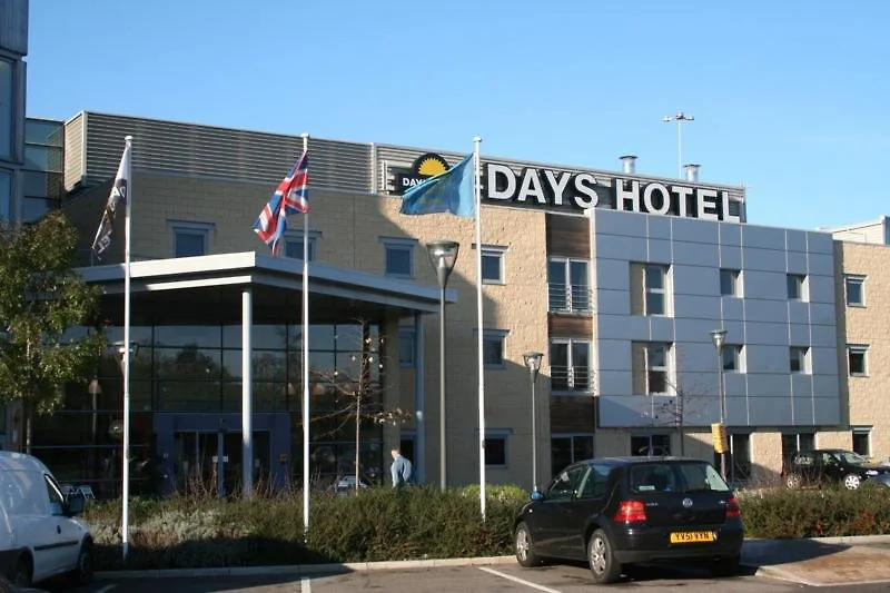 Ramada by Wyndham London North M1