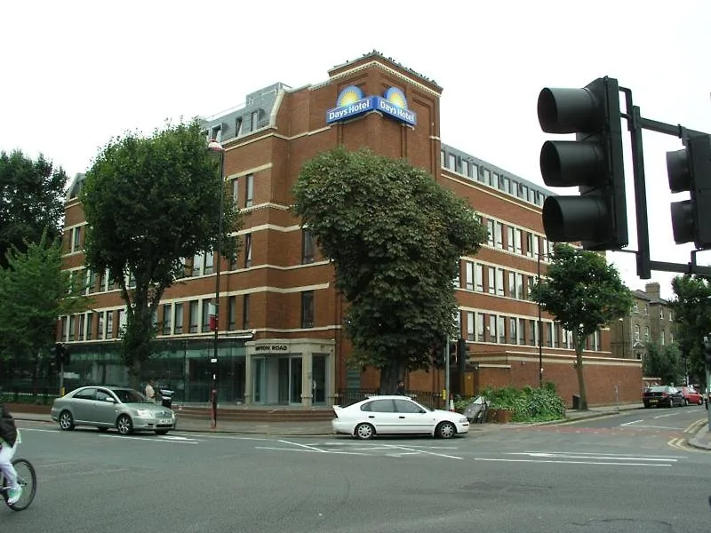 Ramada by Wyndham Hounslow - Heathrow East