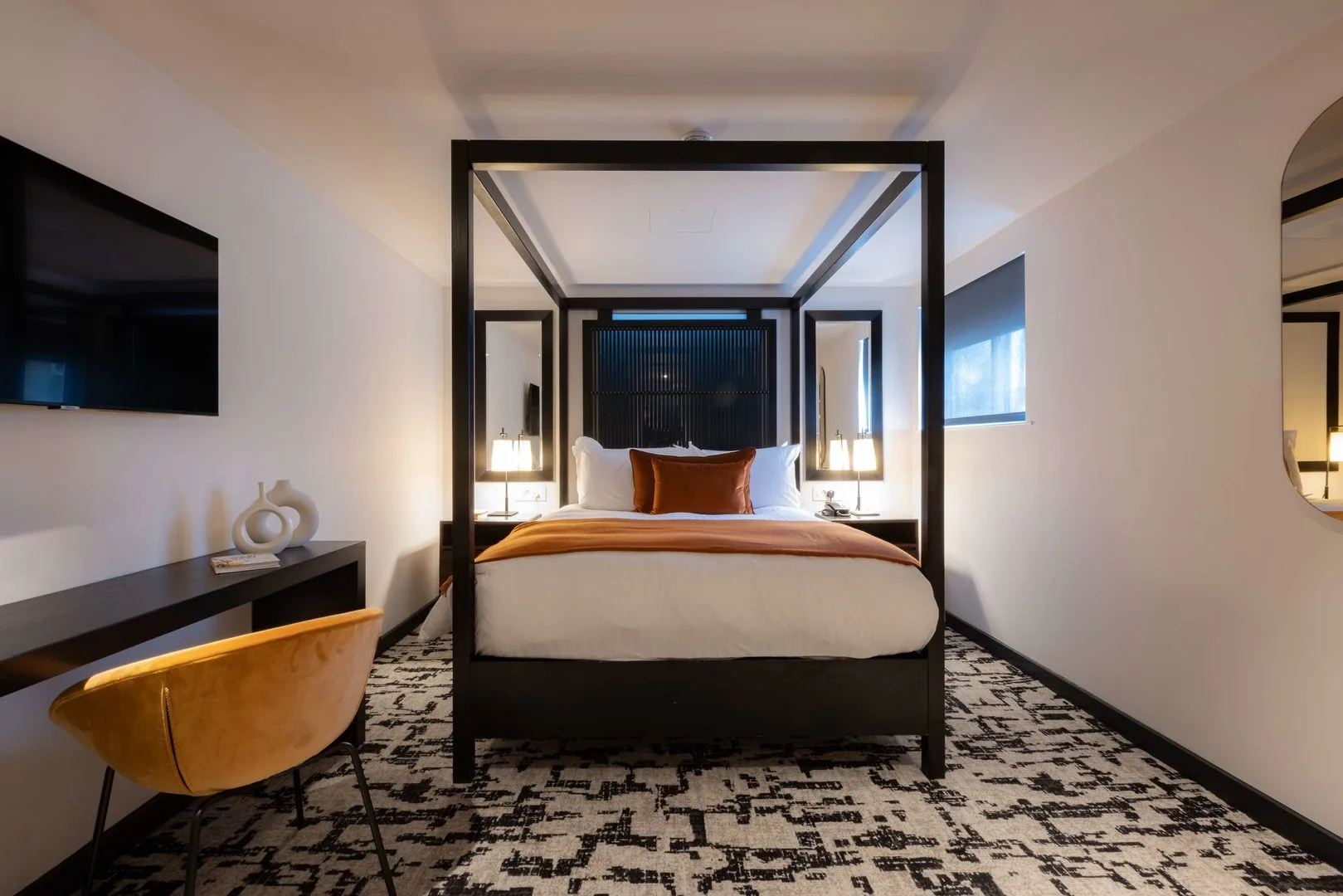 La Suite West