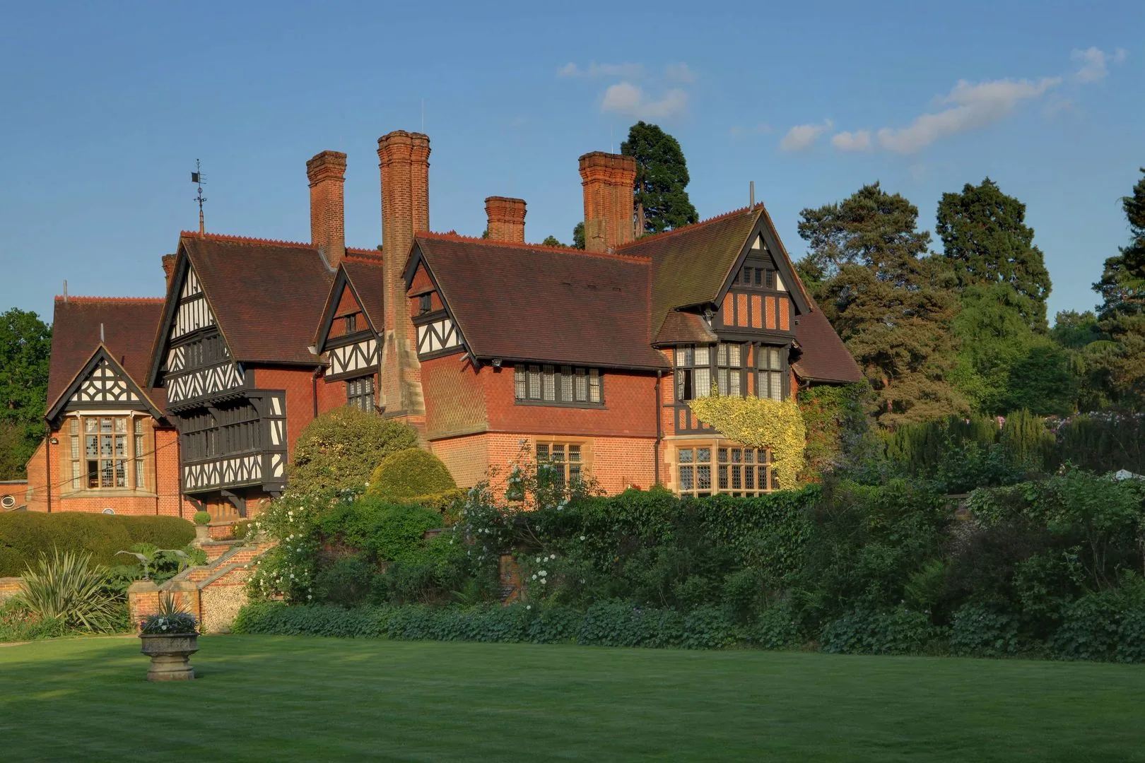 Best Western Plus Grim’s Dyke Hotel