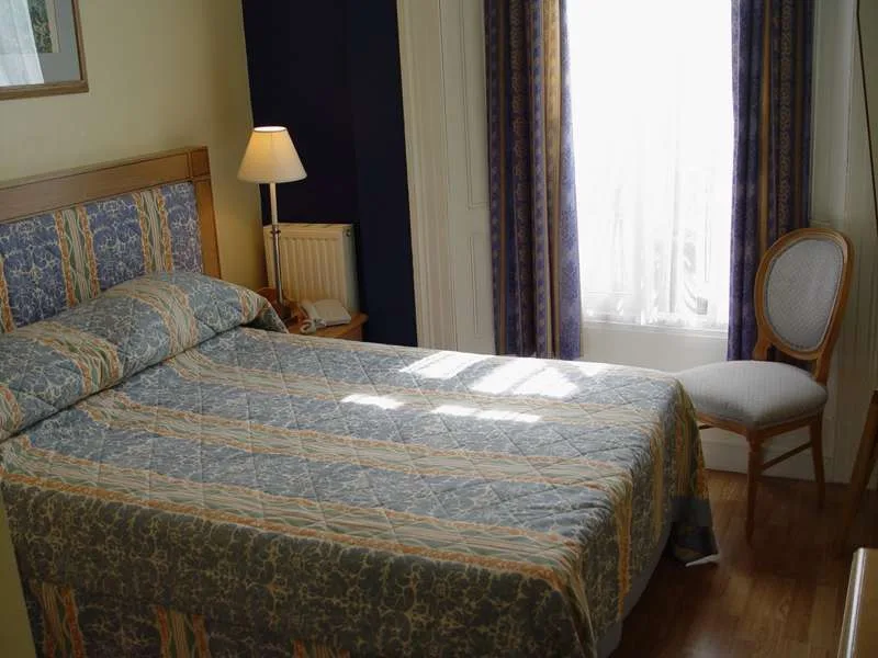 OYO Huttons Hotel